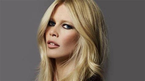 claudia nude|Claudia Schiffer, 48, poses naked in age